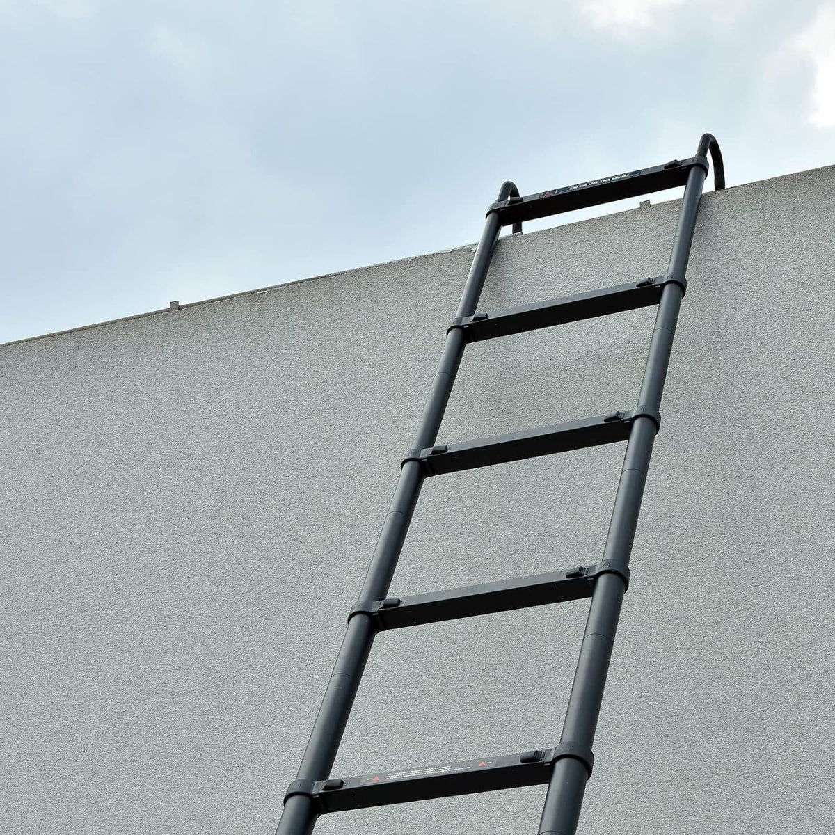 20.3ft Aluminum Telescoping Ladder with Roof Hooks I39661